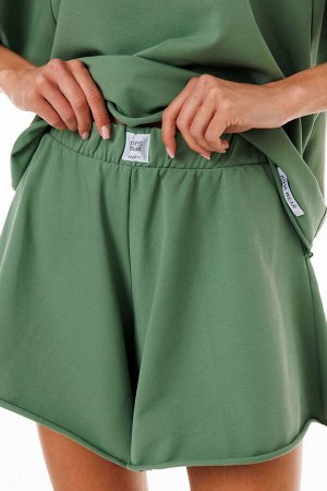 Костюм Костюм Kivviwear 4267426804 хаки 
Состав: Хлопок-92%; Эластан-8%;
Сезон: Весна
Рост: 170

Спортивный костюм Urban Freedom: Джемпер и шорты для стиля и движенияПогрузитесь в мир комфорта и совр