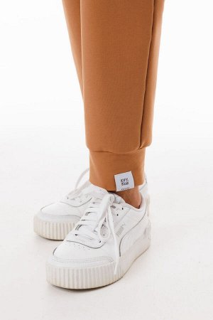 Костюм Костюм Kivviwear 4289404001 терракотовый 
Состав: ПЭ-26%; Хлопок-72%; Эластан-2%;
Сезон: Весна
Рост: 170

Объедините свободу движений и модный лук в этом спортивном костюме, состоящем из худи 