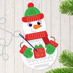 Вышивка пряжей «Снеговик» на картоне с пластиковой иглой