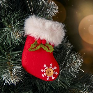 Мягкая подвеска "Рождественский носок с пуговкой" 6,5х10 см, бело-красный