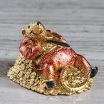 Сувенир &quot;Деловой на куче монет&quot;