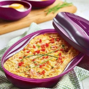 Омлетница Браво-Дилайт 430 мл цв.ягода 1шт - Tupperware®.