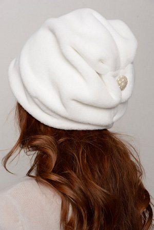 Шапка Молодёжная шапка из искусственного меха (имитация – кролик).

Молодёжная удлинённая шапка на подкладке.  На затылочной части шапки заложены мягкие складки, которые украшены роскошным декоративны