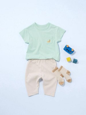 UNIQLO - футболка с вышивкой на кармане для малышей