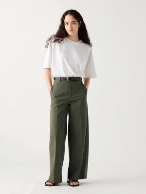 UNIQLO — широкие брюки-чиносы с узкой посадкой на талии