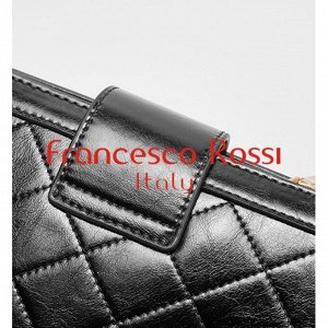 Luxurious Маленькая женская сумка из натуральной кожи, представленная в черном и белом цветах. Размеры: длина - 22 см, ширина - 8 см, высота - 14 см. Носится на тонкой регулируемой цепочке с кожаной в