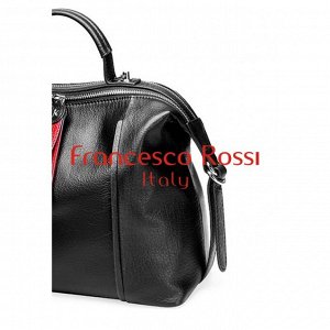 Pisa Небольшая женская сумка из натуральной кожи. Изделие представлено в трех цветах, которые подходят под любые образы: черный, коричневый и бордовый. Размеры: длина - 30 см, ширина - 12,5 см, высота