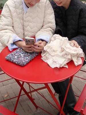 Короткая хлопковая куртка с длинными рукавами с рисунком в виде сердечек, молочная