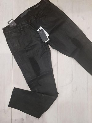 Guess Ткань плотная, с  напылением.
- модель джинсов: Jegging
- особенности модели: ultra skinny fit, low rise, ultra skinny leg, заужены книзу, низкая посадка, пять карманов, джинсы застегиваются на 