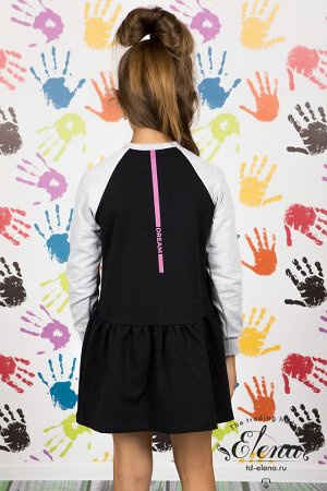 Платье Детское платье с рукавами покроя реглан, выполнено из двух цветов футера с лайкрой. С левой стороны, в линии реглана, застёжка на кнопки. Юбка отрезная, на сборке. Спереди и на спинке нанесён п