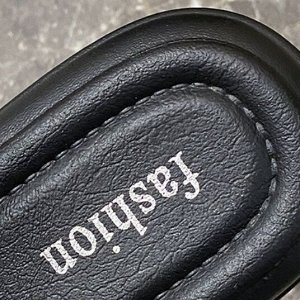 COSMOСOLLECTION_SHOES Сандалии крест-накрест со стразами на толстой подошве, серебро