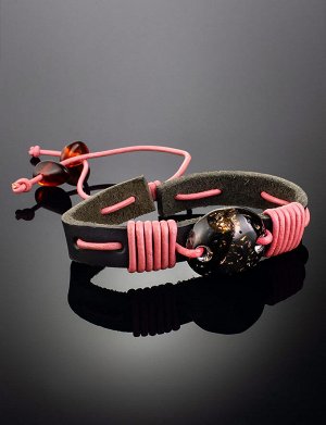 Браслет из чёрной кожи, перевитый розовым шнуром и украшенный янтарём «Копакабана», 905009178