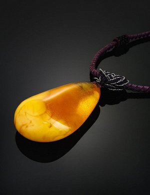 Яркое колье на шнурке с натуральным крупным янтарём с необычной текстурой  «Пекин», 906107179