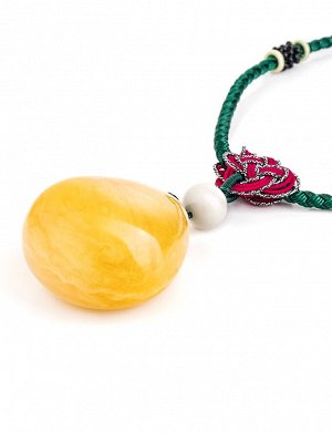 Ожерелье с крупным янтарным кулоном на плетёном шнурке «Пекин», 906107180