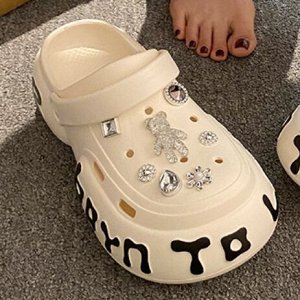 Кроксы на толстой подошве с мультяшными фигурками, белые