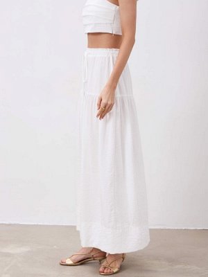 Юбка CLOXY Трендовая юбка из фактурной вискозы. Модель свободного силуэта с резинкой и кулиской. Изделие из двух ярусов. Низ изделия оформлен широкой, декоративной подгибкой.

Материал Вискоза
Состав 