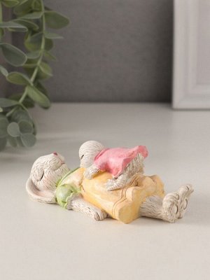 Фигурка полистоун «Зайка и цыплёнок: здоровый сон», 11*5*4 см