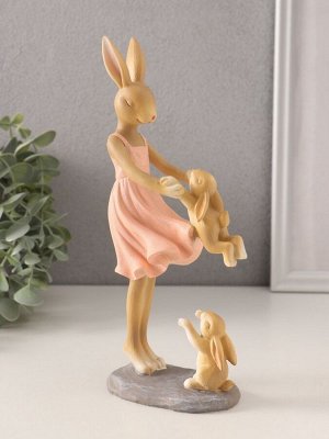 Фигурка полистоун «Зайки. Мама с детьми», 9.5x6x22.5 см