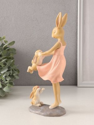 Фигурка полистоун «Зайки. Мама с детьми», 9.5x6x22.5 см