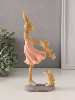 Фигурка полистоун «Зайки. Мама с детьми», 9.5x6x22.5 см