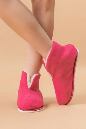 Чуни Ткань:  махра, Состав: махра 100%; эко-мех 100%
 Чуни домашние махровые в оттенке темно-розового  это идеальный выбор для комфортного отдыха дома. Изготовленные из качественного махрового материа