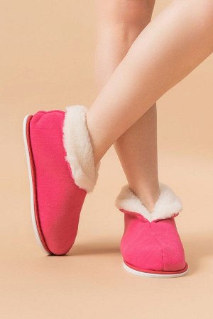 Чуни Ткань:  махра, Состав: махра 100%; эко-мех 100%
 Чуни домашние махровые в оттенке темно-розового  это идеальный выбор для комфортного отдыха дома. Изготовленные из качественного махрового материа