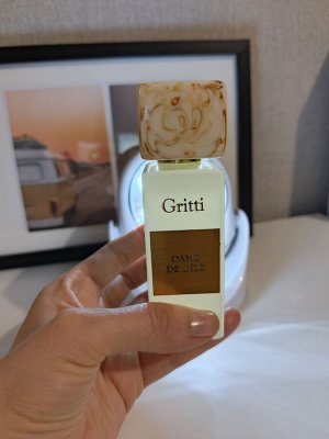 Akro Glow, Gritti