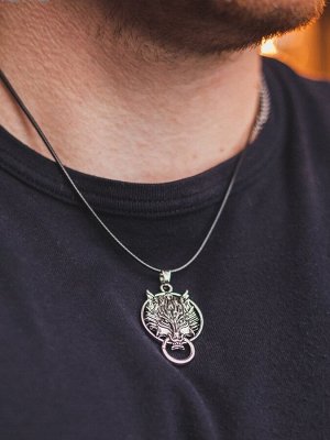 Кулон мужской «Волк» защитник, цвет чернёное серебро на чёрном шнурке, 40 см