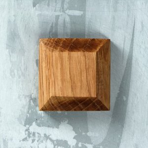 Подставка-подиум деревянная, 30 х 30 х 15 мм, массив дуб