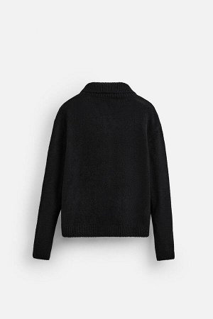 Трикотаж ЦВЕТ как на первом фото КАРДИГАН НА МОЛНИИ (STRICKJACKE MIT REISSVERSCHLUSS) Кардиган прямого кроя из хлопковой пряжи. Воротник-стойка и длинные рукава. Карманы на бедрах. Ребристые манжеты. 