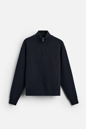 Трикотаж ЦВЕТ как на первом фото СВИТЕР С ВЫСОКИМ ВОРОТОМ (PULLOVER MIT ROLLKRAGEN) Свитер классического кроя из мягкой, эластичной пряжи. Воротник-стойка с застежкой-молнией спереди. Длинные рукава. 