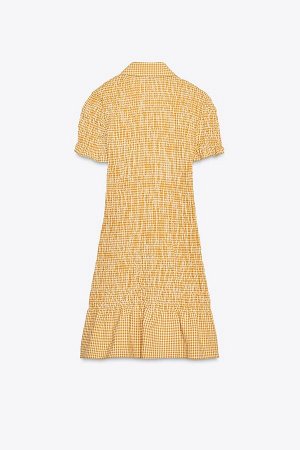 платье ЦВЕТ как на первом фото ПЛАТЬЕ В КЛЕТКУ (KLEID MIT VICHYKAROS) Короткое платье с воротником-лацкан и короткими рукавами. Эластичная ткань со сборками. Отделка воланами. Застежка на пуговицы спе
