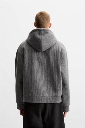 Свитшот ЦВЕТ как на первом фото ТОЛСТОВКА С НАЧЁСНОЙ ТЕКСТУРОЙ И МОЛНИЕЙ (SWEATSHIRT MIT GEB?RSTETER TEXTUR UND REISSVERSCHLUSS) Свитшот свободного кроя из начесаной ткани. Капюшон и длинные рукава. П