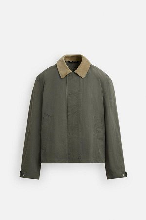 Жакет ЦВЕТ как на первом фото КУРТКА С КОНТРАСТНЫМ ВОРОТНИКОМ (JACKE MIT KONTRASTKRAGEN) Куртка прямого кроя из функциональной ткани с жатым эффектом. Воротник-лацкан из комбинированного материала и к