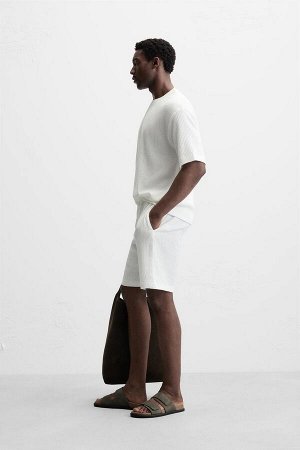 Футбока ЦВЕТ как на первом фото ФУТБОЛКА ИЗ ЖАККАРДОВОГО ТИПА С ТЕКСТУРОЙ (JACQUARD-T-SHIRT MIT TEXTUR) Футболка свободного кроя. Круглый вырез и короткие рукава. СОСТАВ МАТЕРИАЛА, ИНСТРУКЦИИ ПО УХОДУ