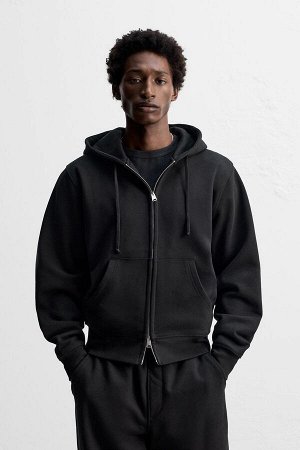 Свитшот ЦВЕТ как на первом фото ТЯЖЕЛАЯ ТОЛСТОВКА НА МОЛНИИ (SWEATSHIRT MIT REISSVERSCHLUSS HEAVY WEIGHT) Свитшот свободного кроя из плотной хлопчатобумажной ткани с махровой подкладкой. Капюшон с рег