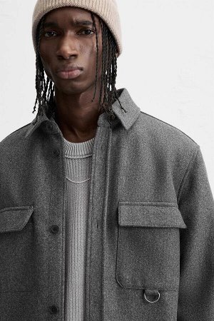 Жакет ЦВЕТ как на первом фото ВЕРХНЯЯ РУБАШКА С КАРМАНАМИ (OVERSHIRT MIT TASCHEN) Верхняя рубашка свободного кроя. Отложной воротник и длинные рукава с застежкой на пуговицы. На груди накладные карман