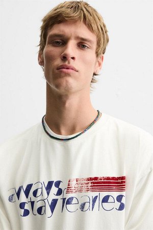 Футбока ЦВЕТ как на первом фото ФУТБОЛКА С НАДПИСЬЮ (T-SHIRT MIT SCHRIFTZUG) Футболка свободного кроя. Круглый вырез и короткие рукава. Контрастный текстовый принт спереди. СОСТАВ МАТЕРИАЛА, ИНСТРУКЦИ