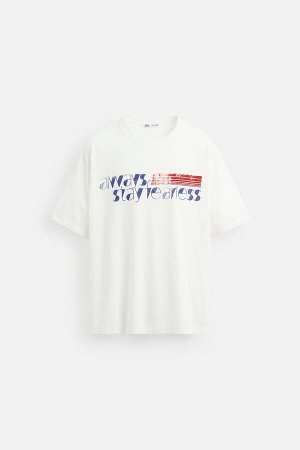 Футбока ЦВЕТ как на первом фото ФУТБОЛКА С НАДПИСЬЮ (T-SHIRT MIT SCHRIFTZUG) Футболка свободного кроя. Круглый вырез и короткие рукава. Контрастный текстовый принт спереди. СОСТАВ МАТЕРИАЛА, ИНСТРУКЦИ