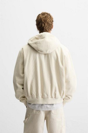 Жакет ЦВЕТ как на первом фото СТЕГАНАЯ ВЕЛЬВЕТОВАЯ КУРТКА (STEPPJACKE AUS KORD) Куртка свободного кроя из стеганого хлопкового вельвета. Капюшон с регулируемым шнурком и длинными рукавами. Передние ка