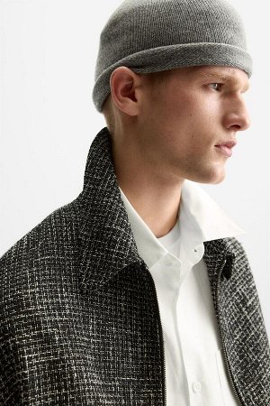 Жакет ЦВЕТ как на первом фото СТРУКТУРИРОВАННАЯ ВЕРХНЯЯ РУБАШКА С МОЛНИЕЙ (OVERSHIRT MIT STRUKTUR UND REISSVERSCHLUSS) Верхняя рубашка прямого кроя из ткани с нерегулярной структурой. Воротник с лацка