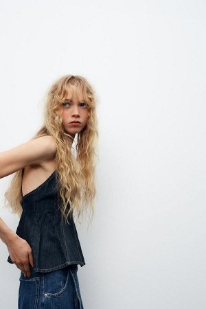 топ ЦВЕТ как на первом фото ДЖИНСОВЫЙ ТОП С ГОДЕ (JEANS-TOP MIT GODETS) Топ с V-образным вырезом и узкими бретелями. Контрастные стежки. Подол с годе. Молния. СОСТАВ МАТЕРИАЛА, ИНСТРУКЦИИ ПО УХОДУ И П