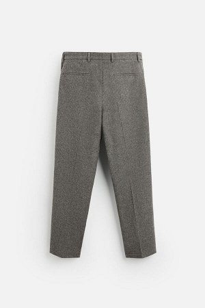 Брюки ЦВЕТ как на первом фото УЗКИЕ БРЮКИ С ТЕКСТУРНЫМ РИСУНКОМ (SLIM-FIT-HOSE MIT STRUKTURMUSTER) Облегающие брюки из теплой на ощупь ткани. Передние карманы и задние прорезные карманы. Застежка-молн