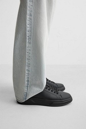 Обувь ЦВЕТ как на первом фото ОДНОЦВЕТНЫЕ КРОССОВКИ С ШИРОКОЙ ПОДОШВОЙ (EINFARBIGER SNEAKER MIT BREITER SOHLE) Однотонные кроссовки. Однотонный верх с рельефными деталями. Широкая подошва. СОСТАВ МАТЕ