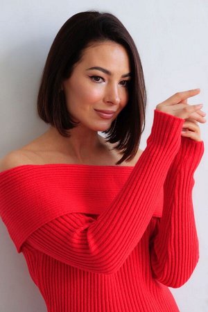 Джемпер красный с открытыми плечами