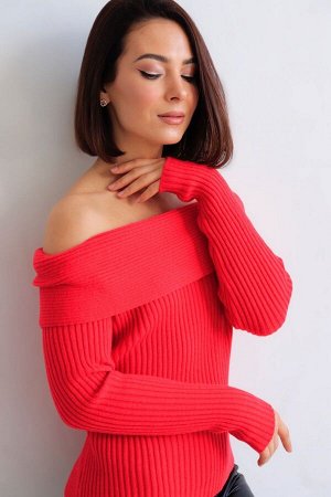 Джемпер красный с открытыми плечами