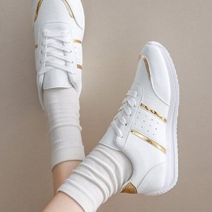 Женские кроссовки с полосками, на плоской подошве, со шнурками, белые
