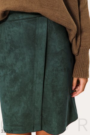 Короткая зеленая юбка