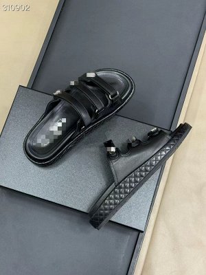 Шлепанцы женские кожаные черные
