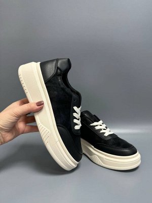 Кроссовки женские черные